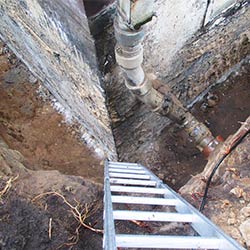 Drückendes Wasser im Keller: Warum drückt Wasser durch Kellerwände?